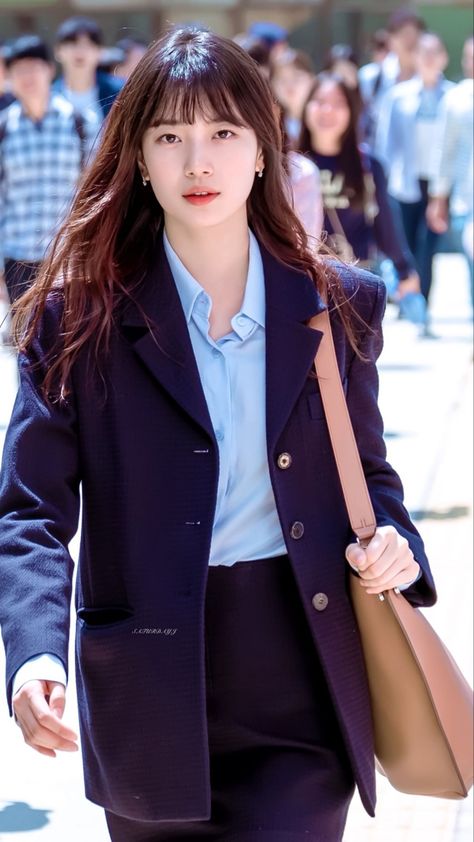 Suzy Bae Fashion, Suzy Drama, 앞머리 스타일, Woman In Suit, Outfit Korean, Ladies Blouse Designs, Bae Suzy, Workwear Fashion, Korean Actresses