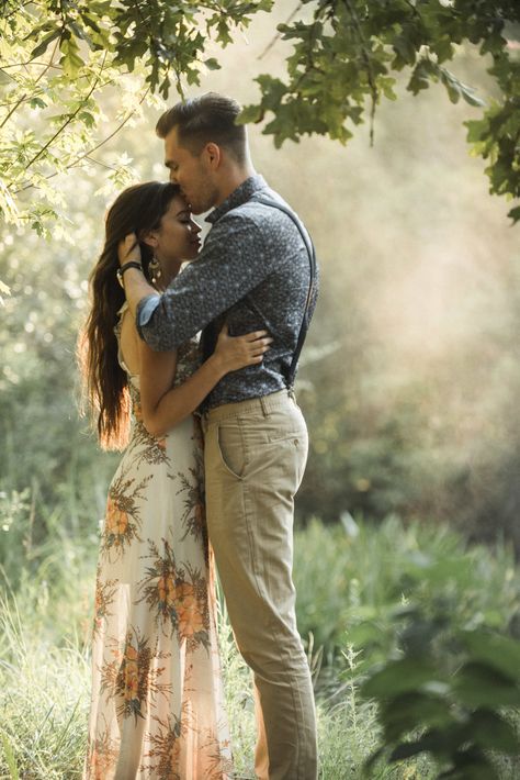 Couple Poses Photography Park, Couple Poses In Park, Couple Park Photoshoot, Park Couple Photoshoot, Engagement Photos Park, Dreamy Engagement Photos, Hermann Park, Park Photoshoot, Fall Photo Shoot Outfits