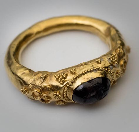 A museum quality ancient Roman gold ring, circa 1st century AD. This hollow gold ring (approximately 21K) is bezel-set with a garnet intaglio of Hippocamp - a fish-tailed horse that was considered the horse of Poseidon in Greco-Roman mythology. Poseidon was the god of the sea, earthquakes, and horses. The garnet intaglio measures 7.6 x 5 mm. The ring is elaborately decorated with applied gold wire and triangular-shaped beaded designs. Metal analysis report: 85.42% gold, 13.83% silver, 0.80% copp Vintage Rings Antiques, Ring Combo, Ancient Roman Jewelry, Ancient Jewels, Medieval Rings, Roman Jewelry, Hollow Ring, Ancient Jewellery, Greco Roman