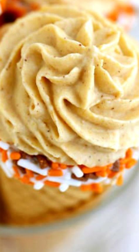 Pumpkin Cannoli Cones Recipe Pumpkin Cannoli, Cannoli Cones, Thanksgiving Cheesecake, Cheesecake Pumpkin, Recipe Thanksgiving, Savory Waffles, Pumpkin Cake Recipes, Pumpkin Desserts, Melting White Chocolate