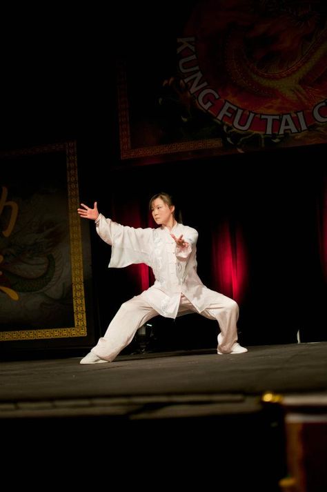 Karate Picture, Tai Chi Movements, Kempo Karate, Karate Styles, Martial Arts Photography, Kung Fu Martial Arts, Shaolin Kung Fu, The Tao, Chi Kung