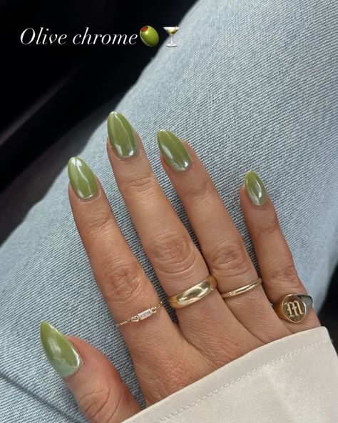 Save these autuman nail inspo for your next nail appointment 🍂 which are your favs? . . #autumnnails #fallnails #fallnaildesigns #autumnvibes #fallnailart #autumncolors #fallcolors #pumpkinnails #cozynails #sweaternails #leafnails #autumnnailinspo Chrome Nail Colors, College Nails, Olive Nails, Nail Shades, Emerald Nails, Nails Autumn, August Nails, Simple Fall Nails, Prom Nail