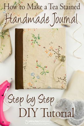 How To Make A DIY Journal With Tea Stained Paper - Follow this step by step tutorial to make a handmade tea or coffee stained journal. These handmade books are perfect for school projects, journals, scrapbooks, gifts, and more. Journals Covers, Homemade Journal, Journals Diy, Stained Paper, Handmade Journals Diy, Tea Stained Paper, Diy Buch, Notebook Handmade, Book Binding Diy