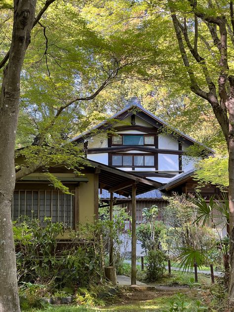 Country Japanese House, Japanese Countryside House, Shoujo Life, Japan Countryside, Red Bedroom Decor, Japan Traditional House, Japanese Countryside, Asian House, Diary Entries