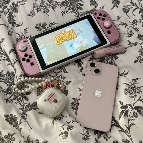 Willow Hale, Nintendo Lite, Nintendo Switch Case, Tech Aesthetic, Nintendo Switch Accessories, Coquette Pink, Cute Games, Pink Girly Things, Blackberry Phone