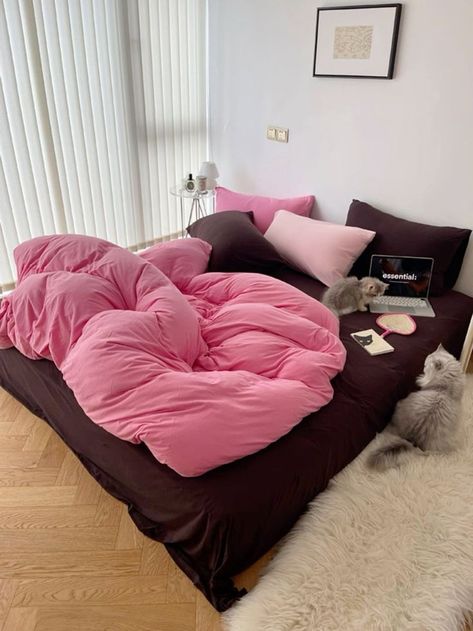 Brown And Pink Bedding, Pink And Brown Bedding, Pink Bed Aesthetics, Pink And Brown Room Ideas, Brown And Pink Bedroom, Pink Brown Bedroom, Strawberry Brownie, Autumn Clothing, Butcher Block Countertops