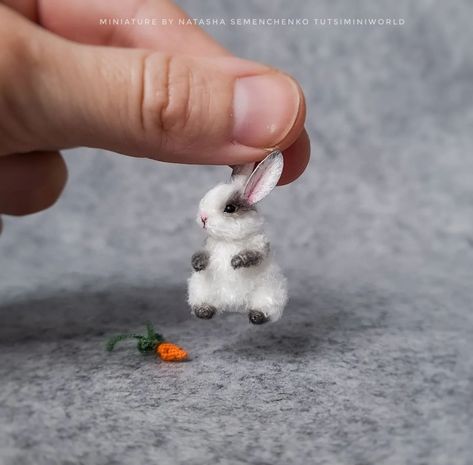 Cute Small Animals, Pipe Cleaner Crafts, Doll House Crafts, Textile Sculpture, Felt Bunny, The Toys, Miniature Animals, Clay Art Projects, Dollhouse Decor