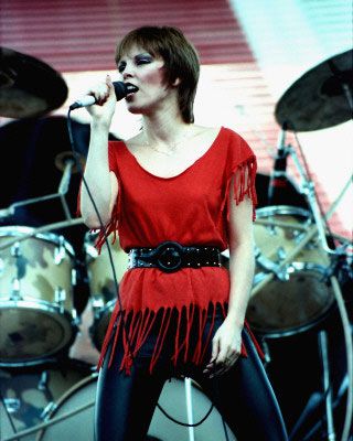 Pat Benatar - Born Patricia Mae Andrzejewski on January 10, 1953. Started out as a bank teller,then quit to become a singing waitress. Was discovered at an amateur night in 1975. First album, In The Heat Of The Night released in August 1979. She then won 4 consecutive Grammy Awards from 1980-1983 for best female rock performance. Her video "You Better Run" was the second ever video played on MTV. Last album was Go in 2003. Pat Benatar 80s, Shirley Manson, Dark Wave, 40 & Fabulous, Pat Benatar, Mia Farrow, Rocker Chick, Women Of Rock, 80s Outfit