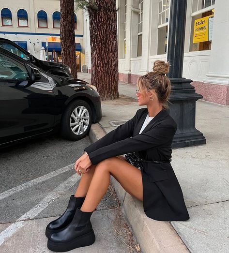 Chelsea Boots Outfit Skirt, Chelsea Boot Outfit Women, Boot Outfit Women, Boots Outfit Skirt, Chelsea Boot Outfit, Chelsea Boots Outfit, Boots High Heels, Women Skirt, Boots High