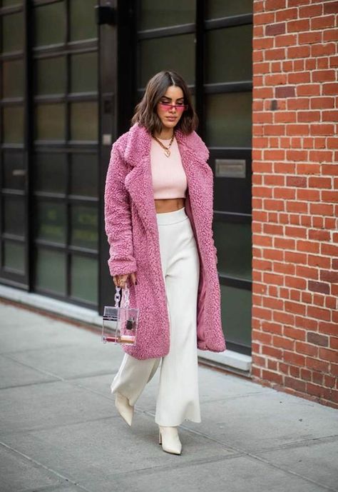 Pink Teddy Coat Outfit, Pink Coat Street Style, Pink Coat Outfit Winter, Pink Coat Outfit, Pink Teddy Coat, Street Style Edgy, Coat Outfit, Pink Coat, Jonathan Simkhai