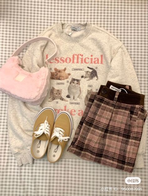 Cat Outfit Aesthetic, Korean Idol Outfit, Haerin Outfit, Soft Outfits, Douyin Fashion, Cat Outfit, Idol Outfit, Ootd Inspo, Simple Outfit