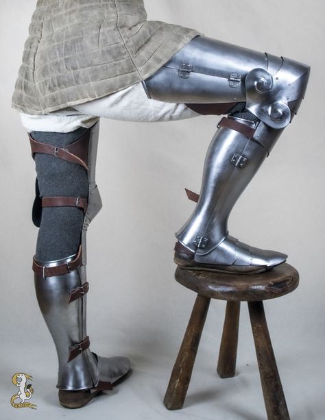 Grieves Armor, How To Color Armor, Leg Armor Design, Fancy Armor, Royal Armor, Larp Knight, Real Armor, Knight Armour, 15th Century Armor