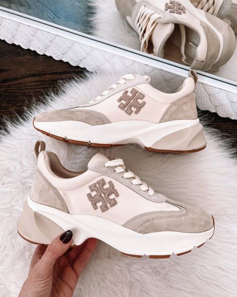 Super Soft Everyday Top Luxury Casual High-top Sneakers By New Balance, Luxury Cream Sporty Sneakers, Tory Burch Sneakers Women, Tory Burch Soft Fleming, Tory Burch Good Luck Trainer, Tory Burch Sneakers, Sneakers Outfit Work, Pretty Heels, Luxury Sneakers