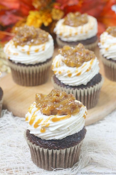 Flavorful Cupcakes, Boozy Cupcakes Recipes, Alcohol Cupcakes, Pecan Pie Cupcakes, Boozy Cakes, Salted Caramel Candy, Chocolate Bourbon Pecan Pie, Boozy Baking, Boozy Cupcakes