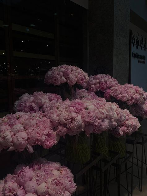 Luxury Flower Bouquets, Nothing But Flowers, Flower Therapy, Cute Love Images, Beautiful Bouquet Of Flowers, Flower Lover, Beautiful Bouquet, Pink Peonies, Something Beautiful