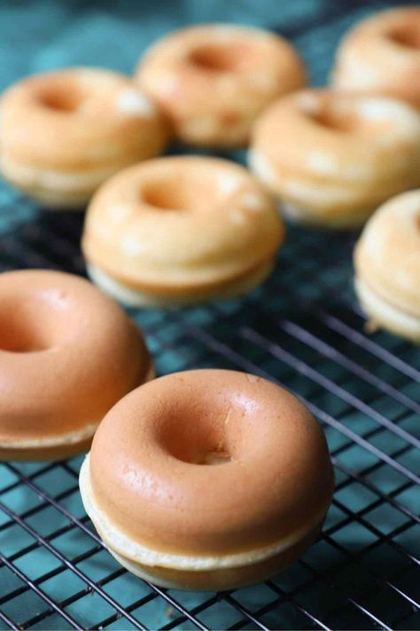 13 Best Mini Donut Maker Recipes - IzzyCooking Mini Donut Maker Recipes, Cake Pop Receita, Babycakes Donut Maker, Donut Maker Recipes, Beignets Cuits, Mini Donut Maker, Mini Donut Recipes, Cake Mix Donuts, Donut Mix