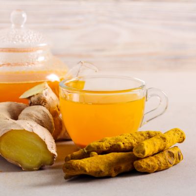 Immunity Tea with Cayenne Pepper: Step by Step Instructions « Solluna by Kimberly Snyder Benefits Of Drinking Ginger, Turmeric Tea Benefits, Immunity Tea, Turmeric Drink, Tea For Digestion, Turmeric Water, Ginger Peach, Tea Health Benefits, Morning Drinks