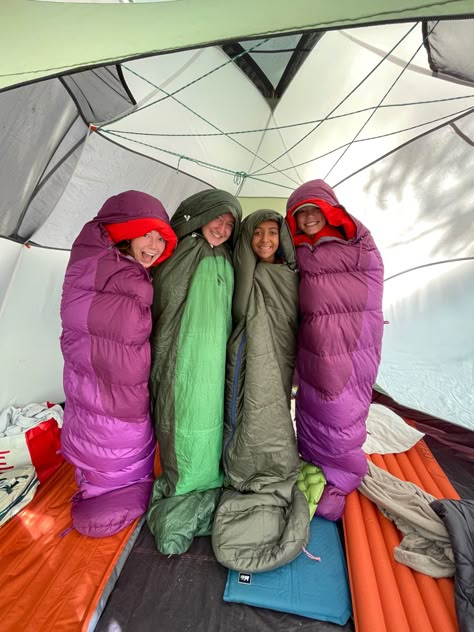 Tent Camping Pictures, Friend Camping Trip, Camping Girls Trip, Camping Inspo Pics, Camp Photo Ideas, Camping Photoshoot Ideas, Camping Aesthetic Friends, Girls Camping Trip, Camp Canada