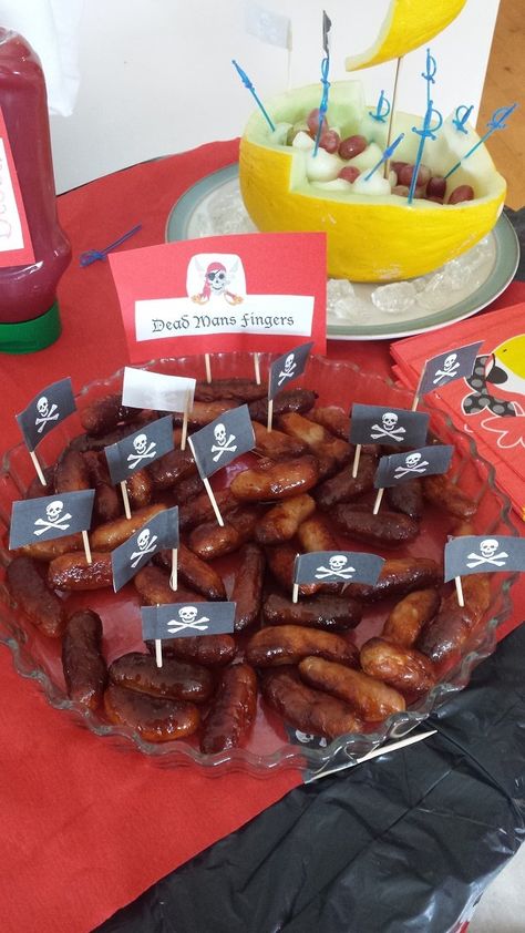 11 Swashbuckling Pirate Theme Party Ideas Pirate Themed Food, Pirate Party Ideas, Pirate Party Food, Pirates Dinner, Pirate Food, Pirate Halloween Party, Kids Pirate Party, One Piece Birthdays, Pirate Party Favors