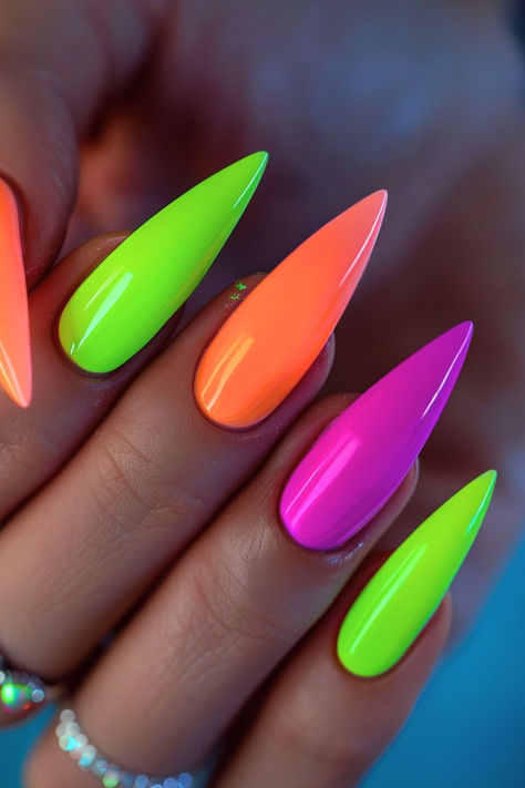 bright neon nails stiletto-shaped Nails Daisy, Summer Nails Neon, Nails Coral, Bright Summer Nails Designs, Neon Nail Designs, Nails Dark, Bright Summer Nails, Nail Pops, Bright Nails