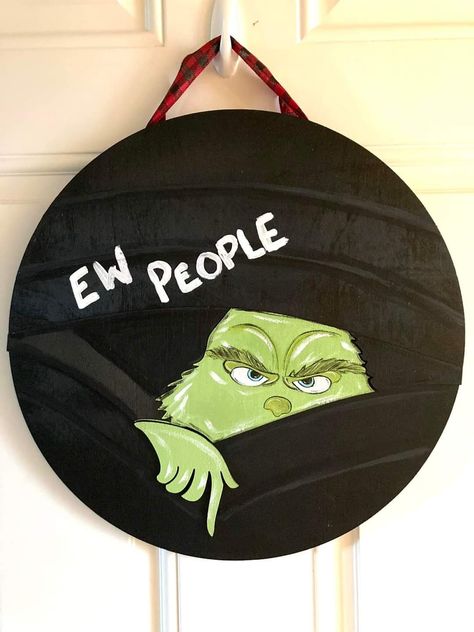 Grinch Painted On Wood, The Grinch Door Hanger, Christmas Front Door Decorations Diy, Grinch Round Wood Sign, Grinch Door Hanger Wood, Funny Christmas Wreaths, Easy Christmas Door Decorations For Work, Christmas Grinch Crafts, Grinch Wood Crafts