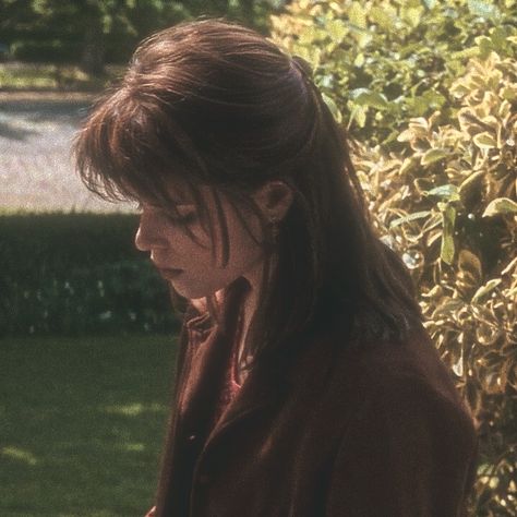 Sidney Prescott Hair, Sydney Prescott Aesthetic, Sidney Prescott Pfp, 80s Pfps, Sidney Prescott Icon, Sidney Prescott Aesthetic, Scream Icon, Sydney Prescott, Sidney Scream