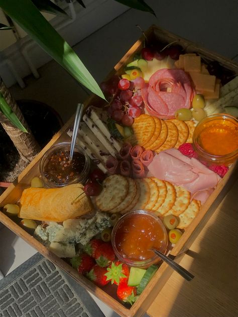 Picnic Savoury Food, Charcuterie Board, Aesthetic Food, Summer Aesthetic, Savoury Food, Jam, Waffles, Biscuits, Sauce