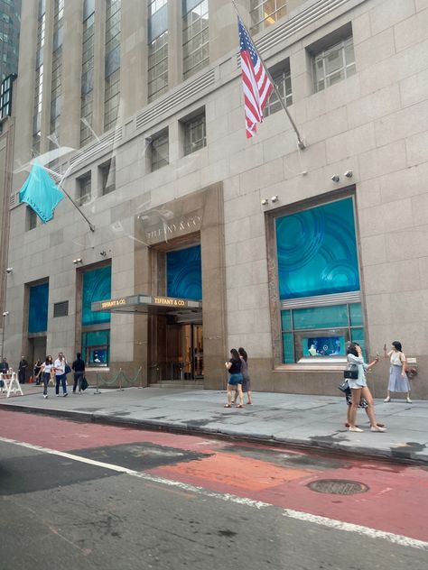 Nyc Tiffany And Co, Tiffany And Co New York, Summer In Nyc, York Christmas, Tiffany Shop, Coastal City, Nyc Aesthetic, 1 Aesthetic, Coastal Cities