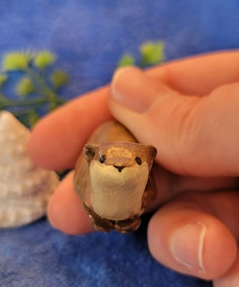 Brown Clay Crafts, Clay Otter Diy, Otter Polymer Clay, Otter Pottery, Otter Clay, Ceramic Otter, Clay Otter, Otter Ceramic, Otters Holding Hands