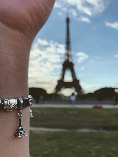 Pandora Eiffel Tower, Pandora Bracelet Charms Ideas, Bracelet Charms, Pandora Bracelet Charms, Pandora Bracelet, Pandora Charms, Live For Yourself, Christmas Party, Eiffel Tower