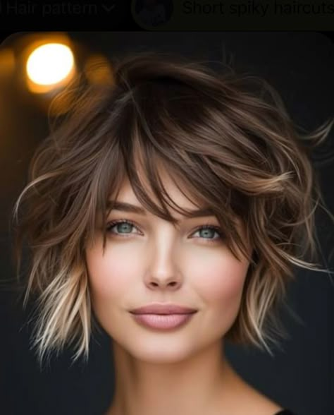 Choppy Bob Hairstyles For Fine Hair, Rambut Brunette, Chin Length Haircuts, Chic Short Hair, Shaggy Short Hair, Haircuts For Women Over 50, Edgy Haircuts, Timeless Looks, Choppy Bob Hairstyles