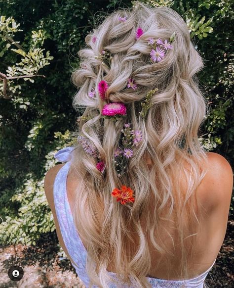 Non Traditional Bridal Hair, Wedding Hair With Wild Flowers, Formal Hair With Flowers, Flower Crown Half Up Half Down, Enchanted Garden Hairstyle, Garden Party Wedding Hair, Wildflower Hair Wedding, Bride Hair With Flowers, Prom Hair With Flowers