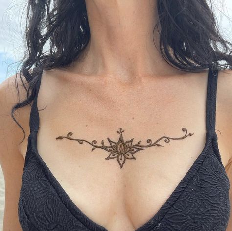 Henna Chest, Tattoo Best Friends, Neck Tattoo Women, Simple Cat Tattoo, Best Friends Tattoo, Tattoo Couples, Tattoo Back Tattoo, Tattoo Ideas Minimalist, Small Henna Tattoos