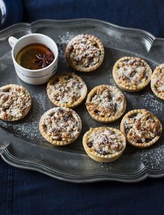 Mary Berry's quick Christmassy bites are perfect for the festive season – grating marzipan on top gives a wonderful flavour. Allbran Recipe, Mary Berry Mince Pies, Christmas Tarts, Mary Berry Christmas, Pork Mince Recipes, Mince Pie Recipe, Mary Berry Recipe, Pie Filling Recipes, Mince Pie