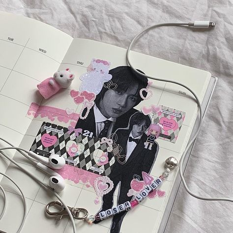 Binder Journals, School Bag Essentials, Kpop Journal, Cute Journals, Fun Printables, Bullet Journal Art, Journal Inspo, Journal Aesthetic, Pink Vibes