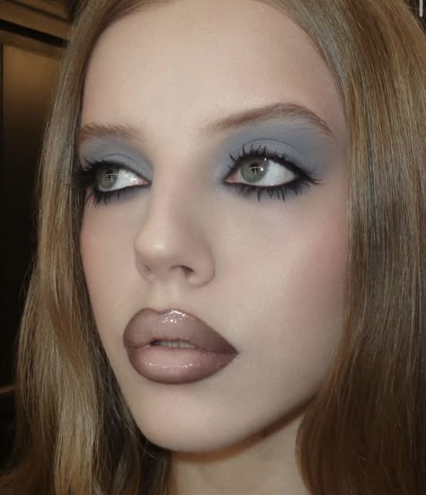 Cute Blue Eye Makeup, Makeup Blue Eyes, 90s Grunge Makeup, Western Makeup, 2000s Makeup Looks, Belle Makeup, Blue Eyes Makeup, Blonde Blue Eyes, Makeup 2024