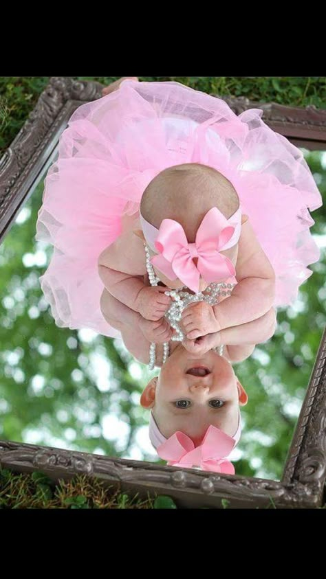 Adorable! Photo Bb, Newborn Baby Care, 1st Birthday Pictures, Baby Fotografie, 1st Birthday Photos, Baby Poses, Foto Baby, Foto Tips, 6 Month Baby