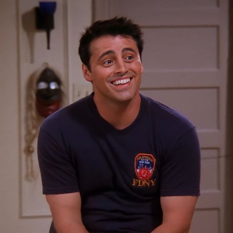 Joey From Friends, Joey Tribbiani Icons, Joey Tribbiani Aesthetic, Friends Joey, Joey Tribbiani Funny, Joey Tribbiani Funny Faces, Joey Tribbiani Quotes Funny, Comfort Friend, Joey Friends