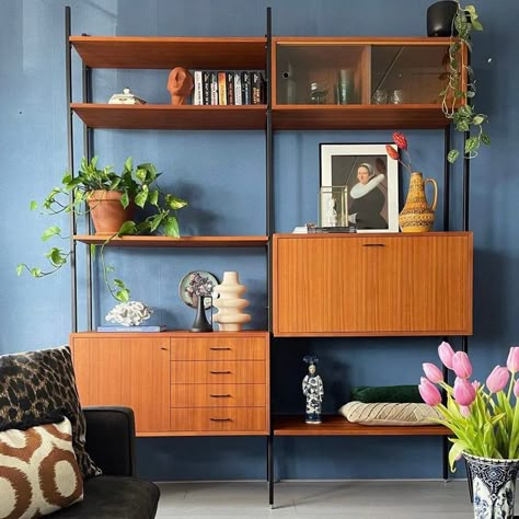 We LOVE how @kastjenaardemuur styled their Vintage Shelving Unit! It's stunning! 😍 Mcm Open Shelving, Bookshelf Aesthetic, Vintage Shelving, Writing Desk With Drawers, Condo Decorating, Mid Century Modern Living Room, Cosy Home, Mid Century Modern House, Living Room Inspo