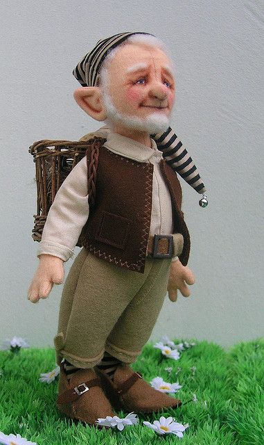 gnome looking after birds | Flickr - Fotosharing! Felt Gnome, Gnome Costume, Gnome Doll, Elves And Fairies, Folk Doll, Fairy Friends, Fairy Figurines, Forest Creatures, Polymer Clay Dolls