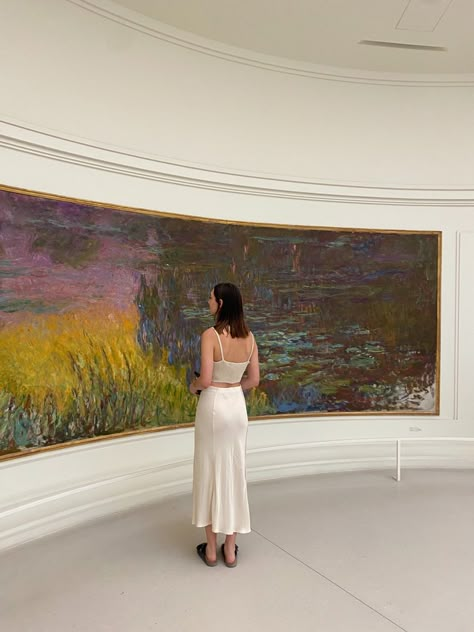 Summer Art Gallery Outfit, French Romance Aesthetic, Monet Orangerie, Art Museum Paris, Paris Art Gallery, Orangerie Paris, Monet Exhibition, Art Gallery Outfit, Travel Instagram Ideas