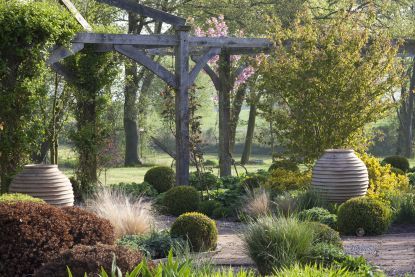 Rustic Gazebo, Patio Images, English Garden Style, English Garden Design, Rustic Backyard, English Country Garden, Lily Garden, Pergola Ideas, Cottage Garden Plants