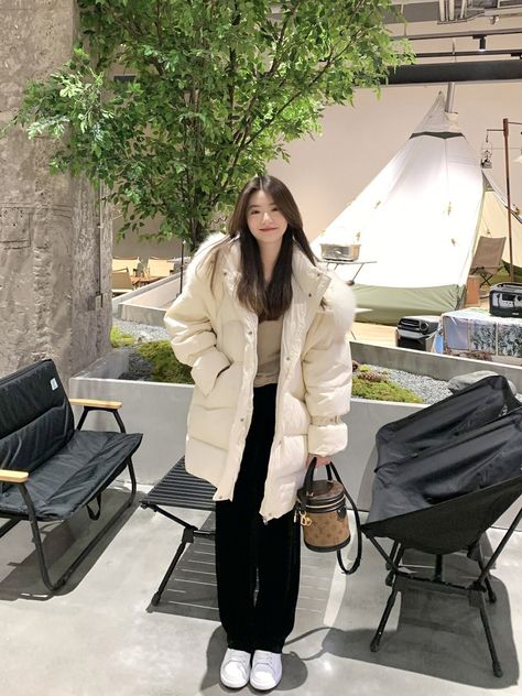 Japan Autum Outfits, Korea Winter Fashion Women, Winter Taiwan Outfit, Japan Winter Fashion Women, Aesthetic Winter Outfits Korean, Korean Winter Outfits Women, Tokyo Winter Fashion, Korean Winter Fashion Outfits, Korea Winter Fashion