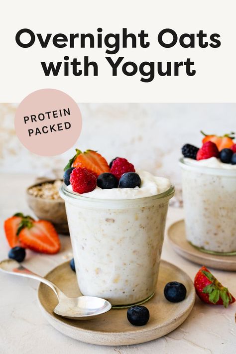 These overnight oats with yogurt are easy to make with just 3 simple ingredients! They're super creamy, packed with protein and perfect for meal prep. Overnite Oats, Oats With Yogurt, Overnight Oats With Yogurt, Blueberry Overnight Oats, Protein Overnight Oats, Vegan Overnight Oats, Oat Recipes Healthy, Overnight Oats Recipe Healthy, Baked Oatmeal Recipes