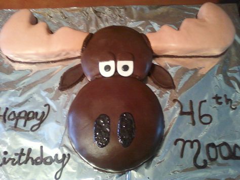 I made this moose cake for a friend who's nickname is moose. I shaped it and pieced it together and covered it with fondant. Moose Birthday, Moose Cake, Cake For A Friend, Cake Designs For Kids, Delicious Clean Eating, 40th Birthday Cakes, Cake Shapes, Birthday Treats, Cake Pan