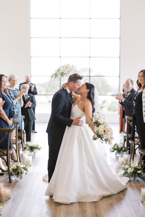 Kiss Down The Aisle, Alter Kiss Wedding, Aisle Dip Kiss, Ceremony Kiss, Indoor Wedding Ceremony Photography, Ceremony Dip Kiss, Wedding Aisle Kiss Photo, Wedding Kiss Pose At Alter, Wedding Ceremony Pictures First Kiss