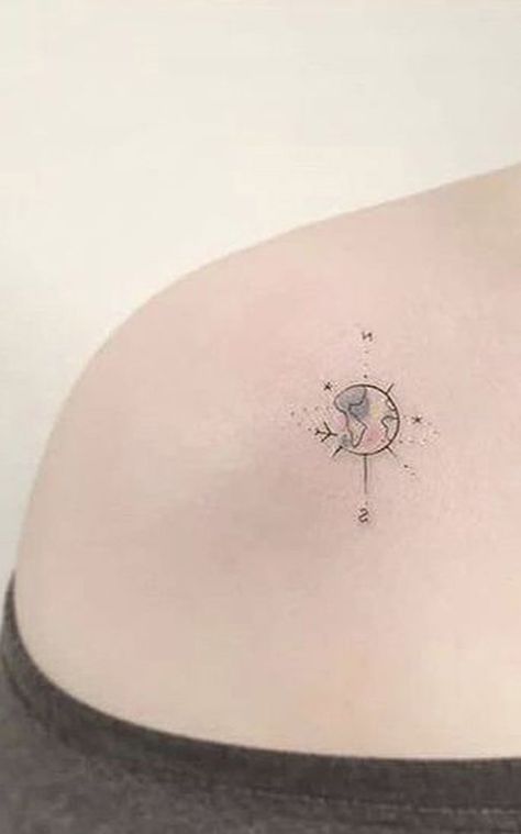 Small World Map Shoulder Tattoo Ideas for Women - Watercolor Compass Tattoo -  pequeñas ideas del tatuaje del hombro del mapa acuarela - www.MyBodiArt.com Compass Small Tattoo, Mini Compass Tattoo, World Compass Tattoo, Dainty Compass Tattoo Feminine, Small Compass Tattoo Women, Small Back Shoulder Tattoos For Women, World Tattoos For Women, Minimalist Compass Tattoo, Small World Tattoo