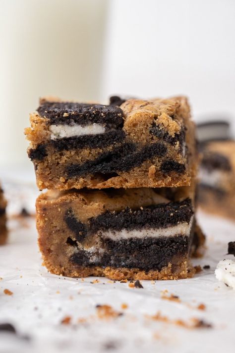 The best Oreo blondies - Lifestyle of a Foodie Oreo Cookie Bars, Oreo Blondies, Oreo Cookie Bar, Lifestyle Of A Foodie, Oreo Stuffed Chocolate Chip Cookies, Oreo Flavors, Blondies Recipe, Oreo Cookie, Brownie Bar