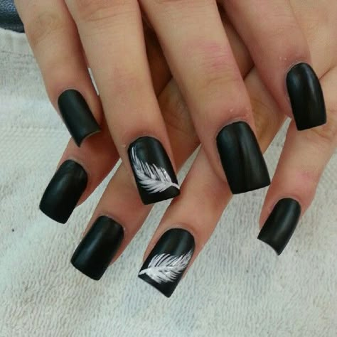 Black with whispy white feather accent. Would be beautiful in black matte. Nail art. Nail design Feather Nail Art, Botanic Nails, Black And White Nail, Accent Nail Designs, Black And White Nails, Black And White Nail Art, Feather Nails, Matte Black Nails, Black Nail Art