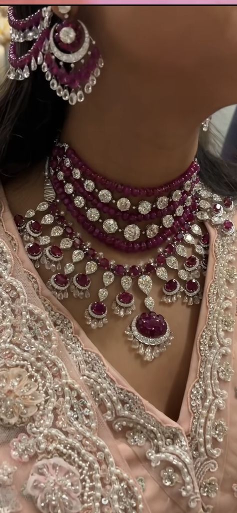 Sabyasachi Jewellery Bridal Collection, Viren Bhagat Jewellery, Viren Bhagat, Gold Jewelry Prom, Wedding Jewellery Designs, Tiktok Challenge, Kundan Jewellery Bridal, Indian Wedding Jewelry Sets, Neck Pieces Jewelry